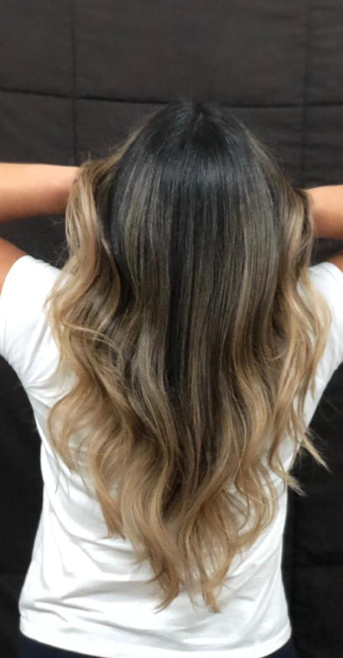 Mechas iluminadas em cabelo longo