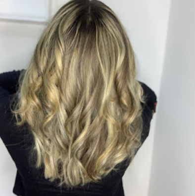 Mechas loiras com ondas naturais